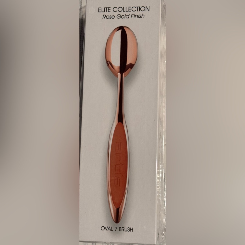 Elite Collection Rose Gold Oval 7 Brush - Picture 2 of 5